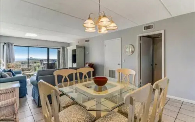 Spacious Oceanfront Condo, Easy Access to Private Fishing Pier by RedAwning