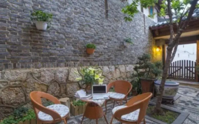 Lijiang Hejiayi Inn