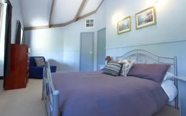 Alpzview Guesthouse