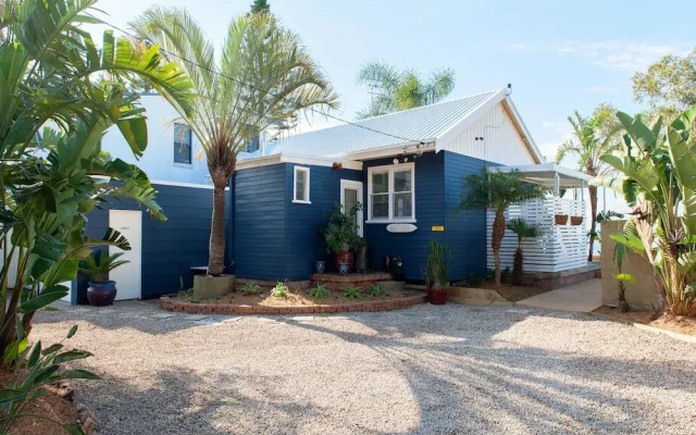 Sandy Point Road, 6, Mermaids Rest