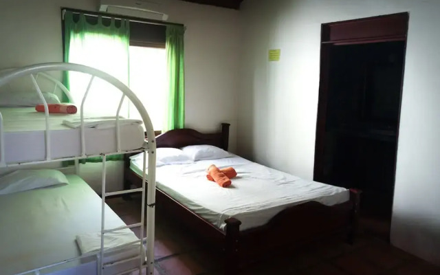 Hostel Tamarindo Backpackers