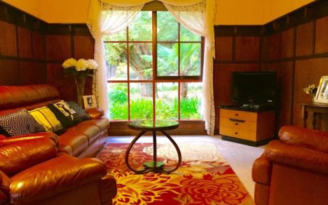 Eugenie Cottage 1930s Art Deco – Guest Rooms – Bright