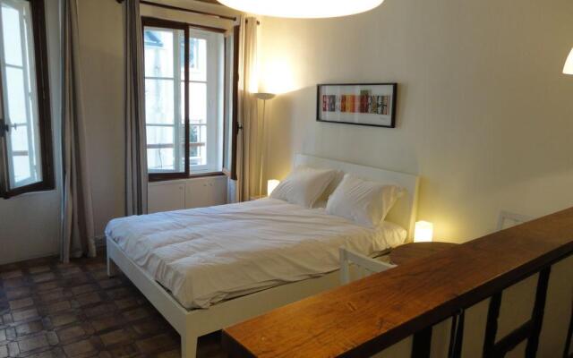 Apartments - Into Paris