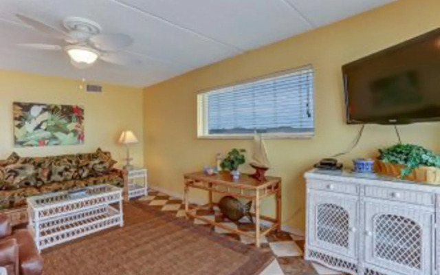 Affordable Condo with Amazing Ocean View by RedAwning