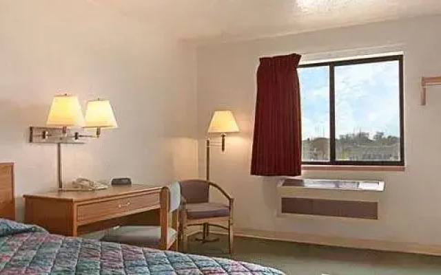 Super 8 by Wyndham Hammond/North