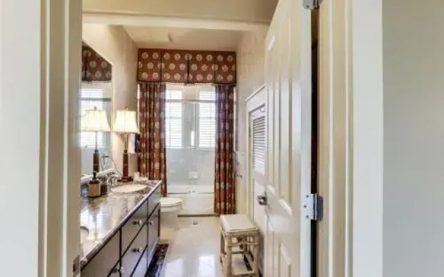 Downtown Carillon 2-302