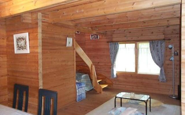 Cottage Mogi Log House