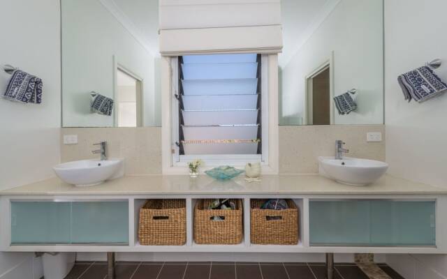 Boulder Bay Rd 28a - Fingal Bay