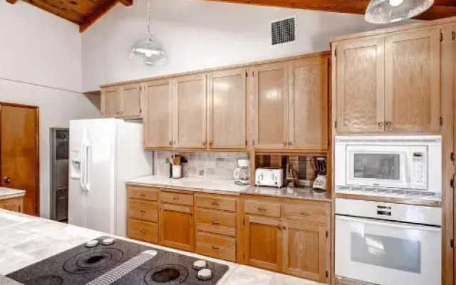 Trout Creek Lodge - 3BR/2BA Home