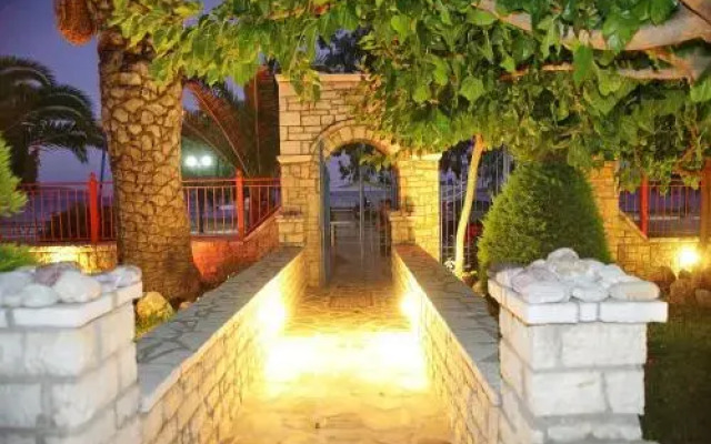 Foinikas Rooms