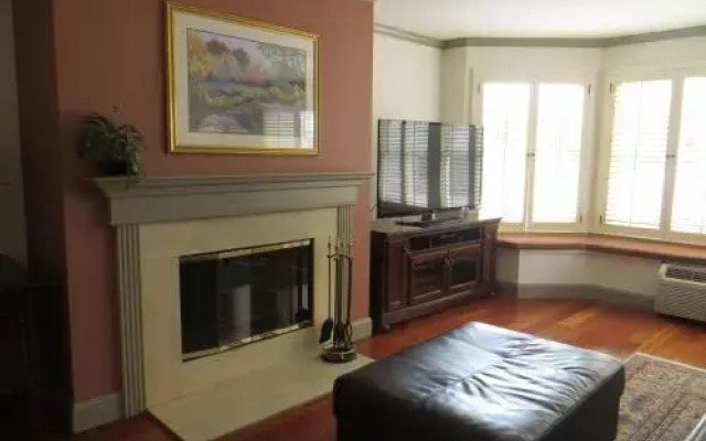 Cow Hollow Inn and Suites