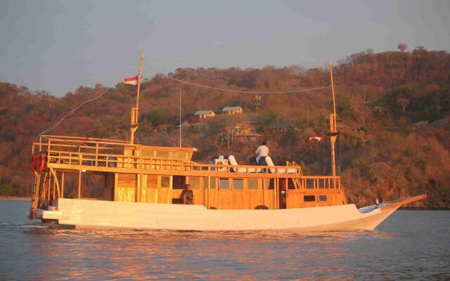 Boat Charter KM.Caroline