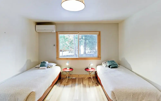 Chic Ski Retreat - 4 Br Home