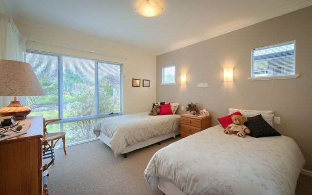 Glenelg on King Bed & Breakfast