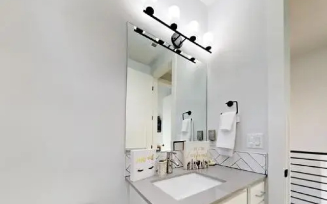 East-Side Retreat Unit 1 - 3 Br Home