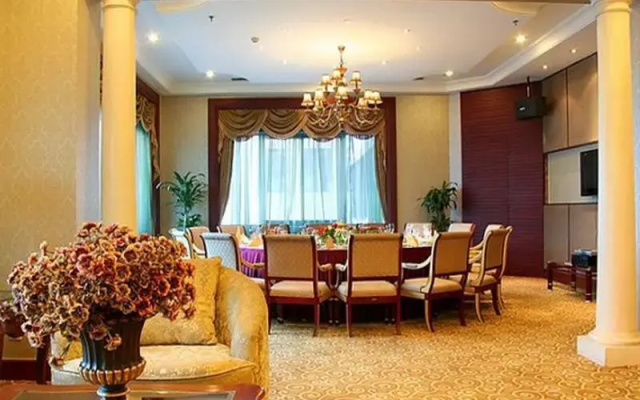 Yun-Ray Ambassador Hotel