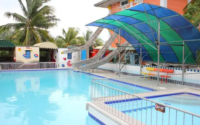 Grey Sands Beach & Resort