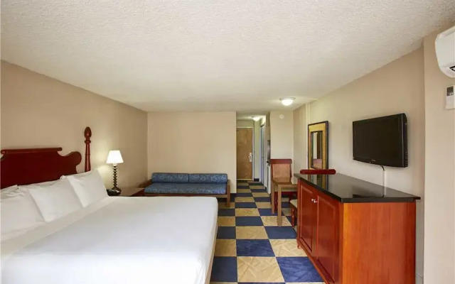 Ewa Hotel Waikiki #507 - Studio Condo