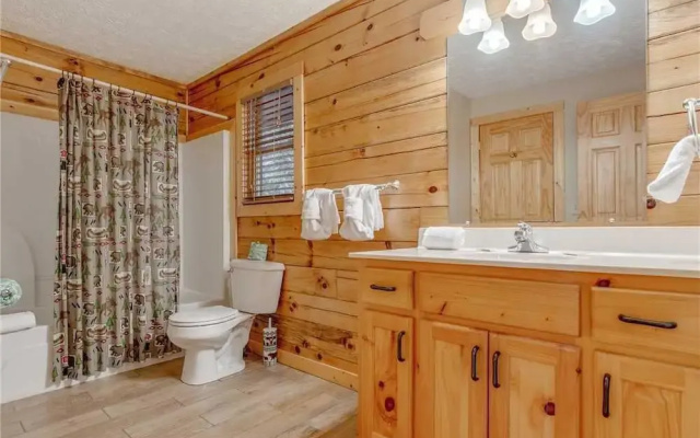 Chimney Top Overlook - Four Bedroom Cabin