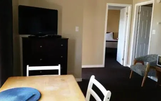 Middleton Motel & Suites