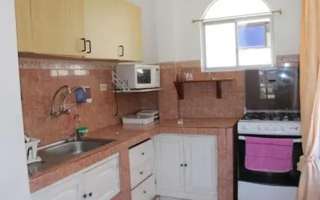 The Finch House (La Casa del Pinzón)