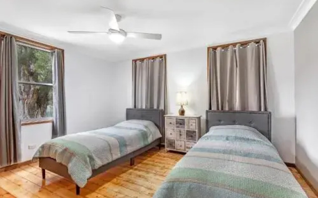 Cromarty Crescent, 12