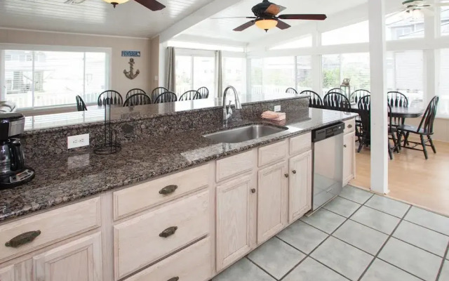 Cuddlefish - 5 Br Home