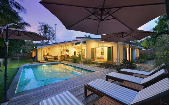 Pineapple Petes Beach House