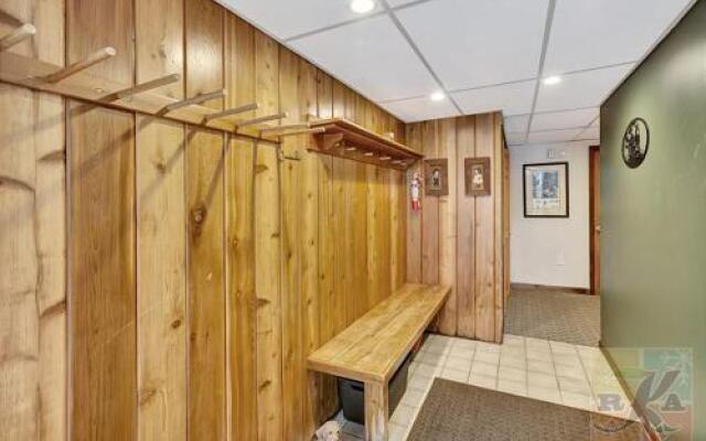 Dean Hill Chalet by RedAwning