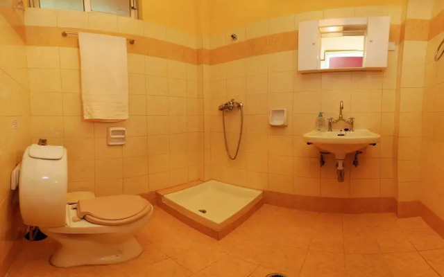 Byronas Apartments