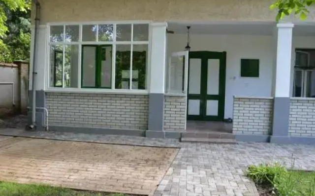 Tisza-Kert Apartmanok