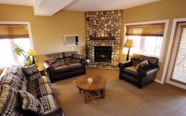 Chicamon Springs Lodge