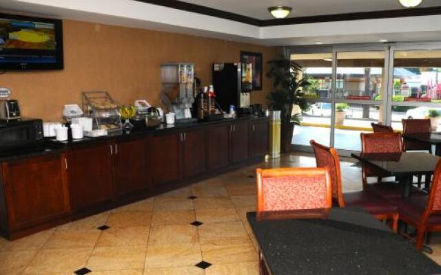 Super 8 Milledgeville