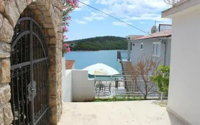 Tisno Hills