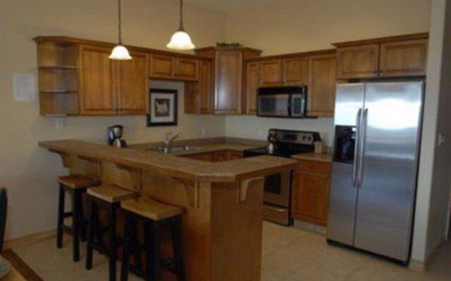 Sullivan Stone Lodge by Rocky Now