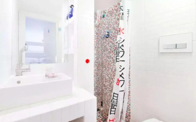 Sunny Flat in Elegant Building Close to Colosseum