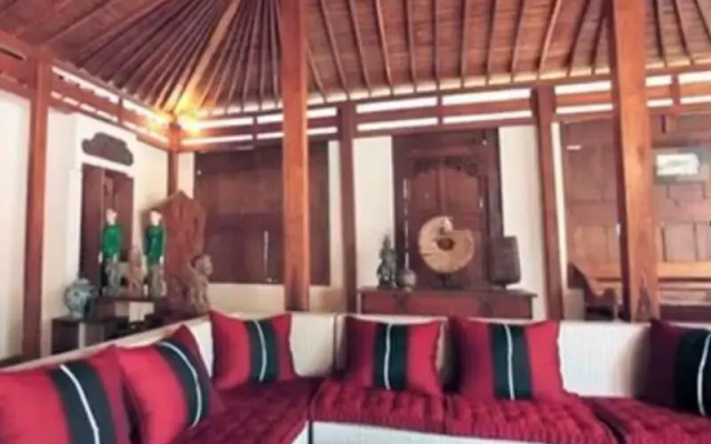 The Prabu House of Art and Villa