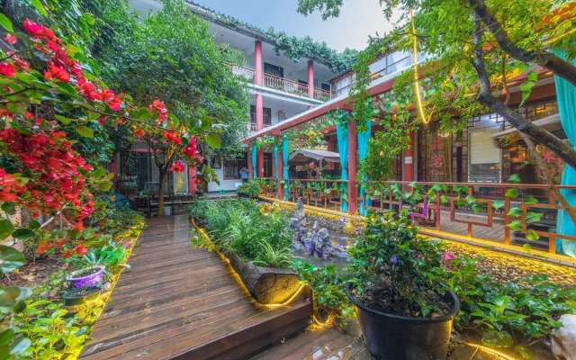Lijiang Shishan Zhuyuan Hotel