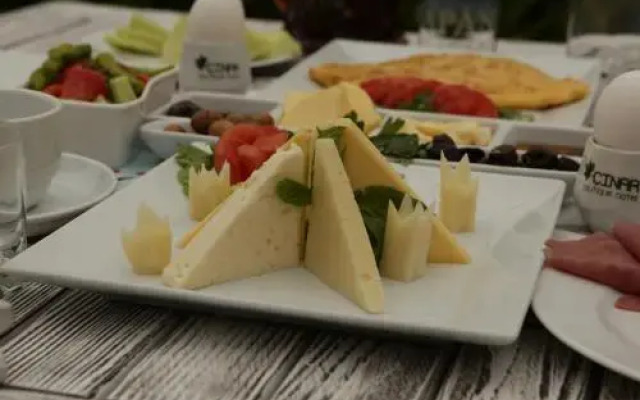 Cinar Hotel