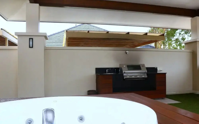 Private Sea Temple Apartment 422