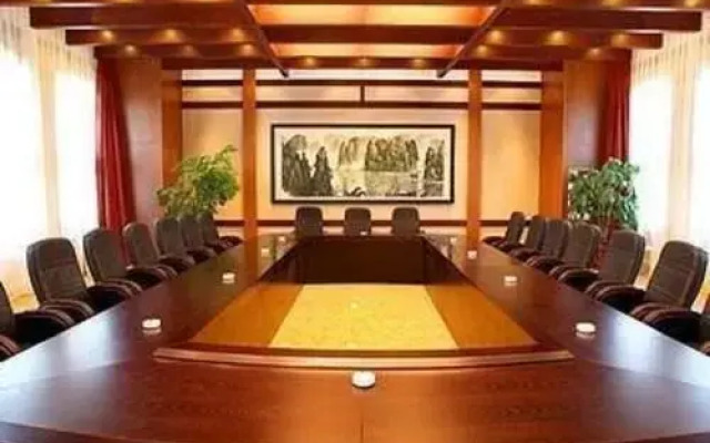 Golden Stone Tang Feng International Hot Spring Hotel - Dali