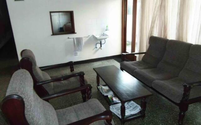 Chanuka Tourist  Guest House Colombo