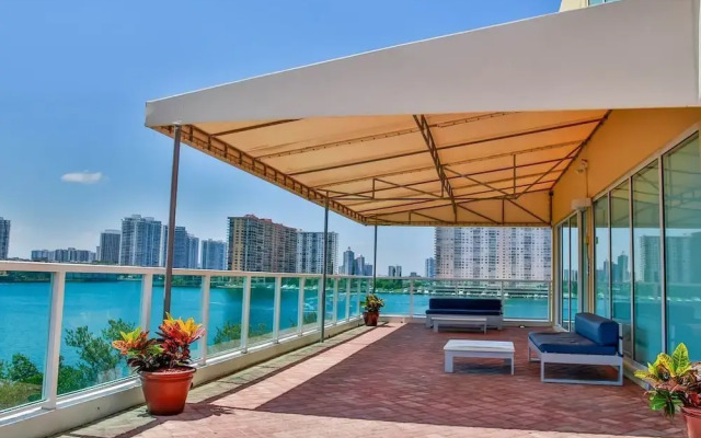 Miami Beach Intracoastal Apartments By Globe Quarters