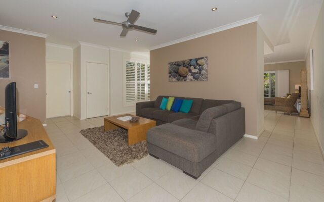 Boulder Bay Rd 28a - Fingal Bay