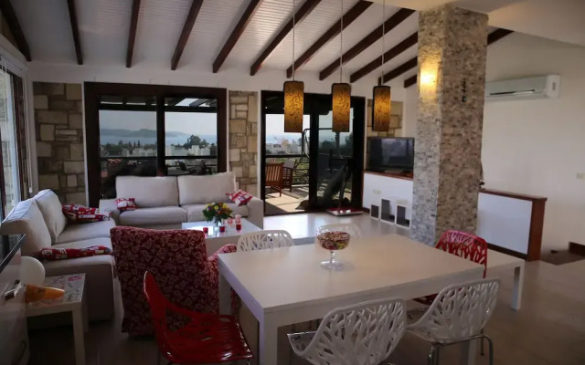 Important Group Villa Royal