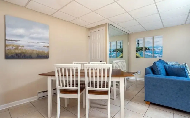 46th St Windjammer 203 2Br Condo