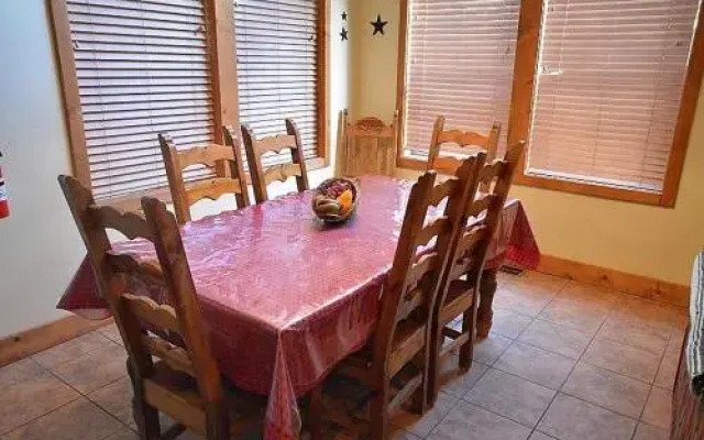 Alhambra - Three Bedroom Cabin