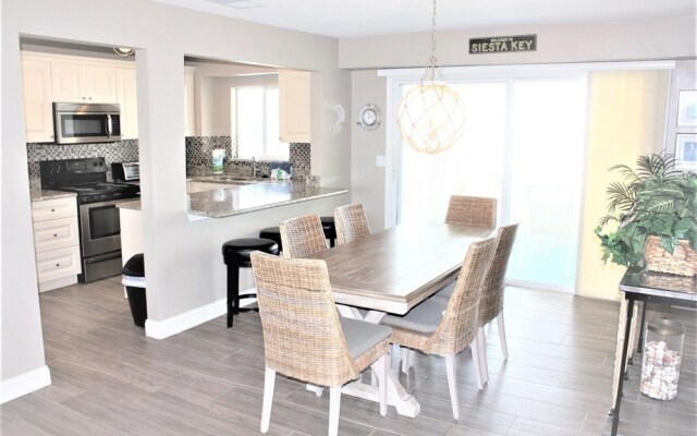 Jamaica Royale 604 - 2 Br Condo