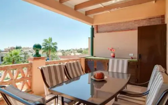 Penthouse Alta Loma by Rafleys