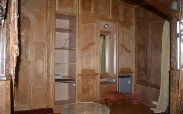 Shahenshah Group of House Boats